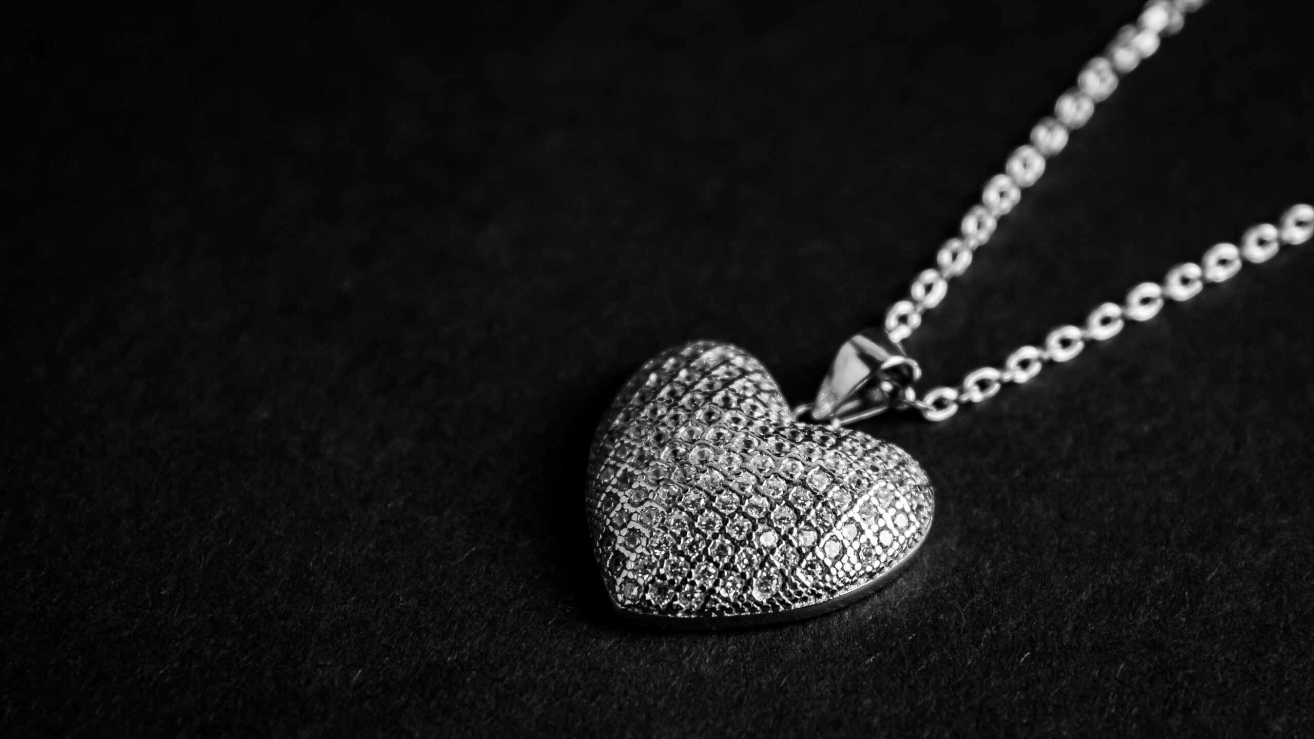 White Heart - Best Jewellers in Dubai, UAE | Buy Silver & Crystal ...
